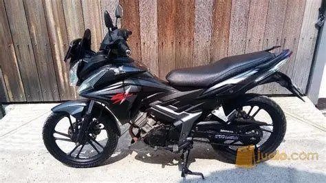 Restorasi Honda CS1 Restorasi Honda CS1 warna hitam mengkilap