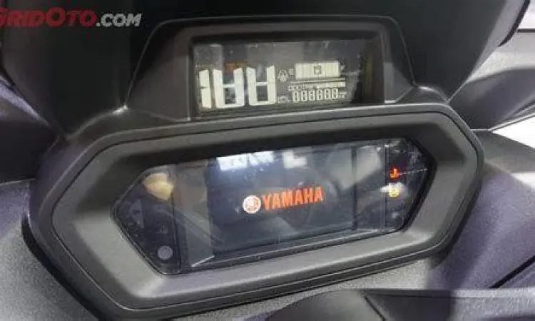 Fitur Navigasi XMAX Panel instrumen TFT canggih pada Yamaha XMAX
