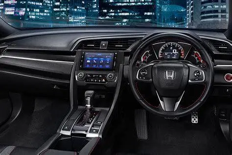 Interior Honda Civic RS Interior mewah Honda Civic RS dengan panel honeycomb