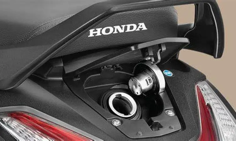 Pengisian Bensin Eksternal Fitur External Fuel Fill Honda Activa
