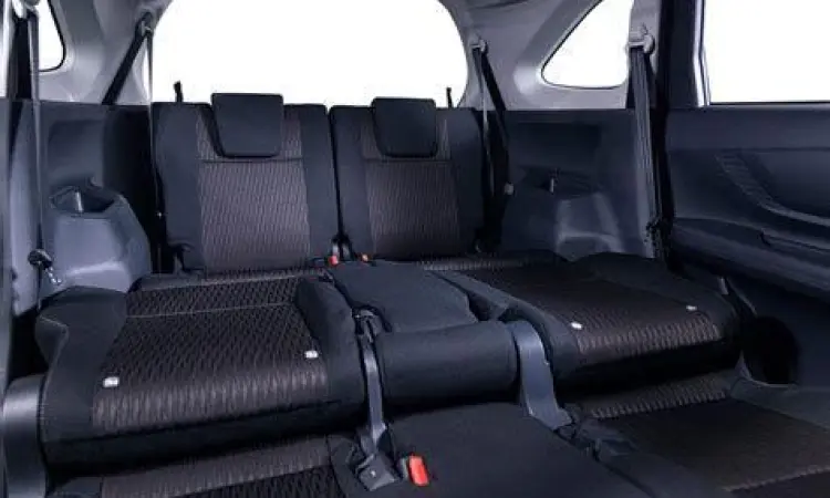 Interior Toyota Avanza 2022 dengan fitur Long Sofa Mode