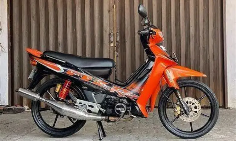 Yamaha F1ZR Sporty Yamaha F1ZR warna oranye standar