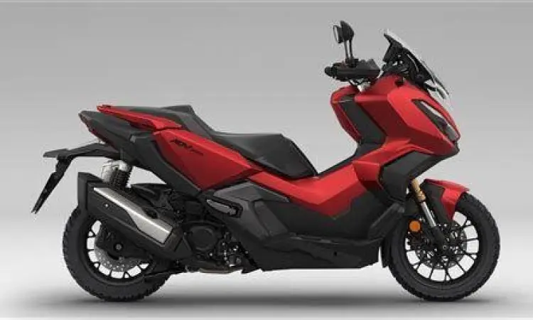 Wajah Depan Honda ADV 250 Tampilan depan Honda ADV 250 yang agresif