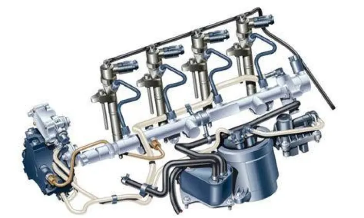 Komponen mesin diesel modern common rail yang bersih