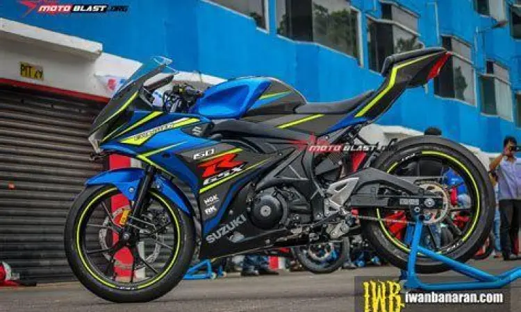 GSX R150 Racing Look Modifikasi GSX R150 gaya racing look dengan knalpot racing dan ban slick