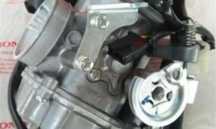 Mesin Vario 110 Karbu Detail mesin Honda Vario 110 karburator dengan sistem pendingin radiator