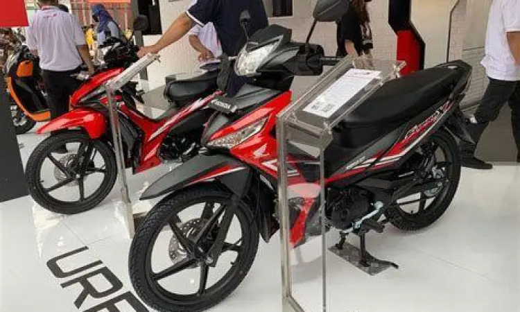 Honda Supra X 125 FI terbaru warna hitam