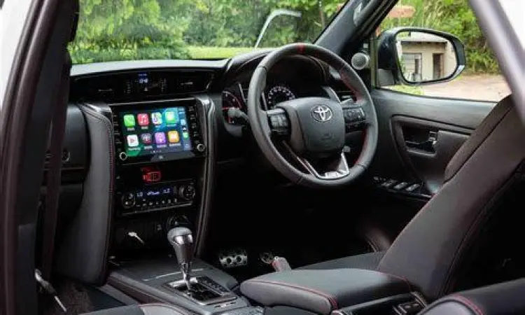 Interior Fortuner GR Sport Tampilan interior mewah Toyota Fortuner dengan fitur canggih