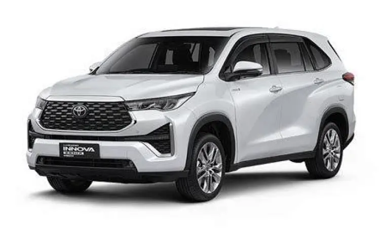Mobil buatan indonesia Toyota Innova Zenix di lini produksi