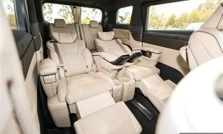 Interior Toyota Alphard Executive Lounge