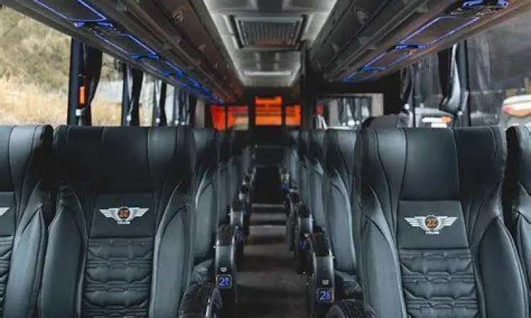 Interior mewah kelas eksekutif PO Hariyanto