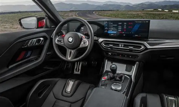 Interior BMW M2 Interior mewah BMW M2 G87 dengan Curved Display