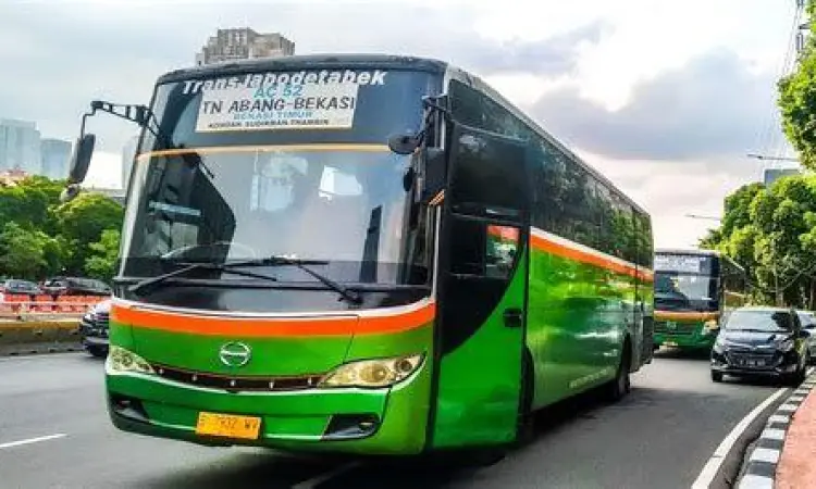 Fasilitas pemeliharaan bus di depo Mayasari Bakti