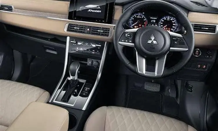 Interior dashboard mewah Mitsubishi Xpander Cross 2021