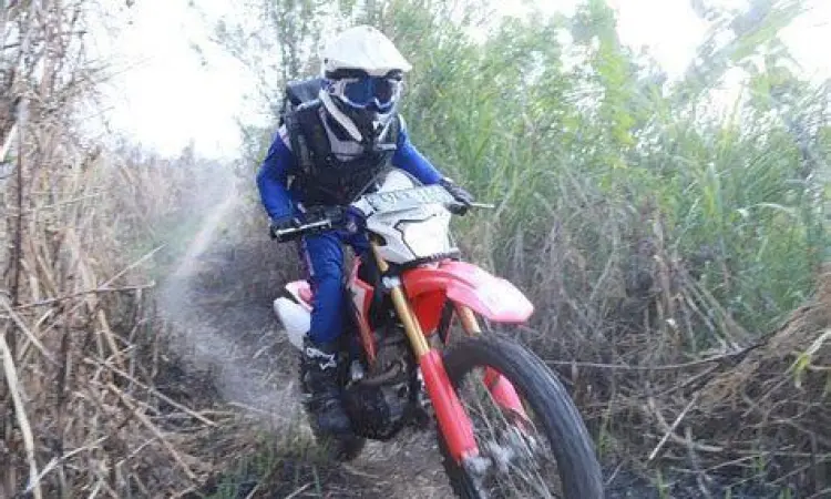 Safety Gear Trail Perlengkapan keamanan lengkap untuk pengendara motor trail