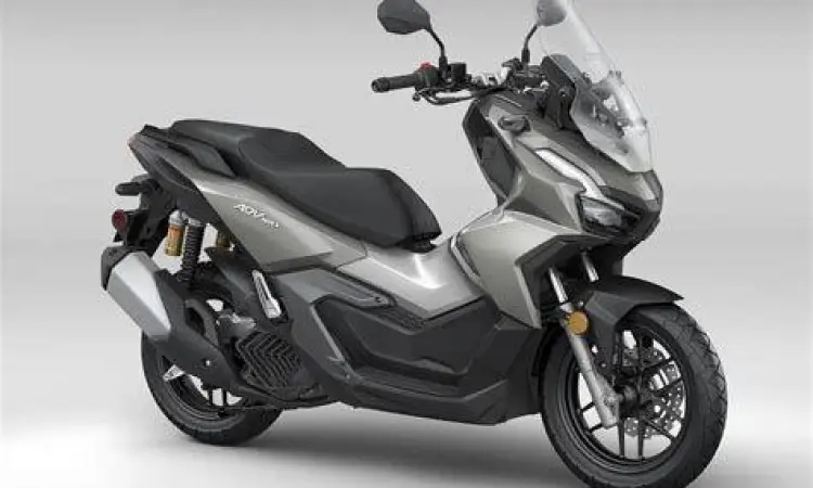 Honda ADV 160 Skutik Adventure Honda ADV 160 di jalur pegunungan