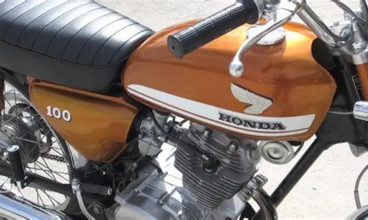 Honda CB100 Klasik Restorasi Honda CB100 warna merah klasik