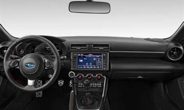 Kokpit Subaru BRZ 2022 Interior Subaru BRZ 2022 dengan fokus pada pengemudi