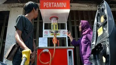 Peluang Usaha Pertamini Usaha bensin eceran pertamini di daerah pedesaan