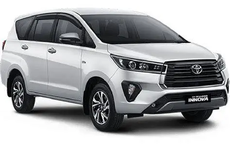 Bagian Belakang Kijang Innova Reborn Tampilan belakang Kijang Innova Reborn yang modern dan solid