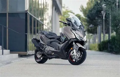 Kymco AK550 Premium Scooter Kymco AK550 motor matic 500cc
