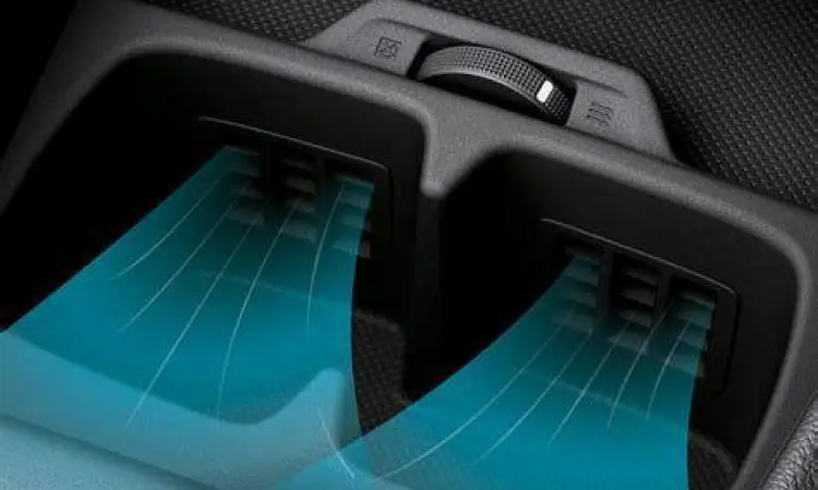 Fitur ventilated cup holder Suzuki Ertiga 2019