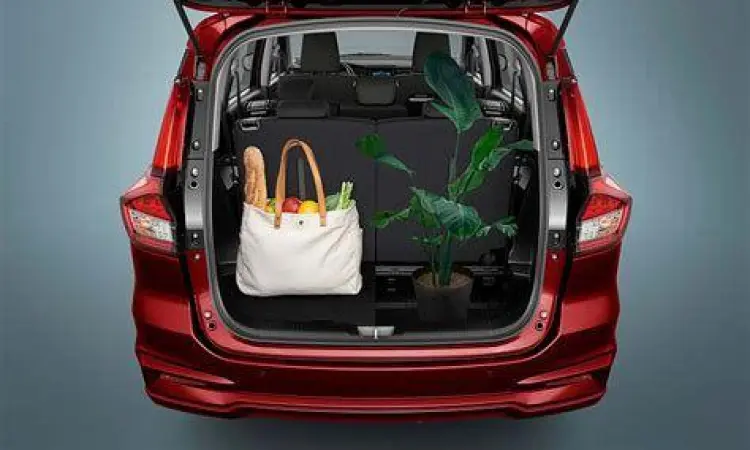 Bagasi Suzuki Ertiga 2019 Ruang bagasi lapang Suzuki Ertiga 2019 saat kursi dilipat