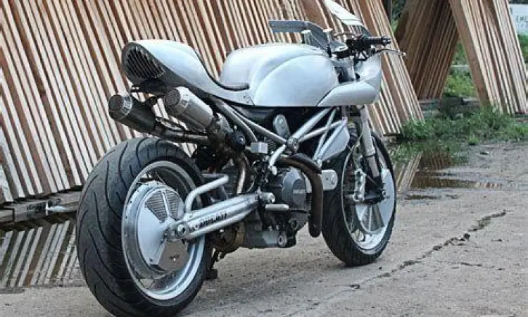 Modifikasi Ducati Monster 795 Modifikasi knalpot Termignoni pada Ducati Monster 795