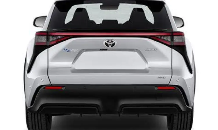 Bagian belakang Toyota bZ4X dengan lampu LED strip