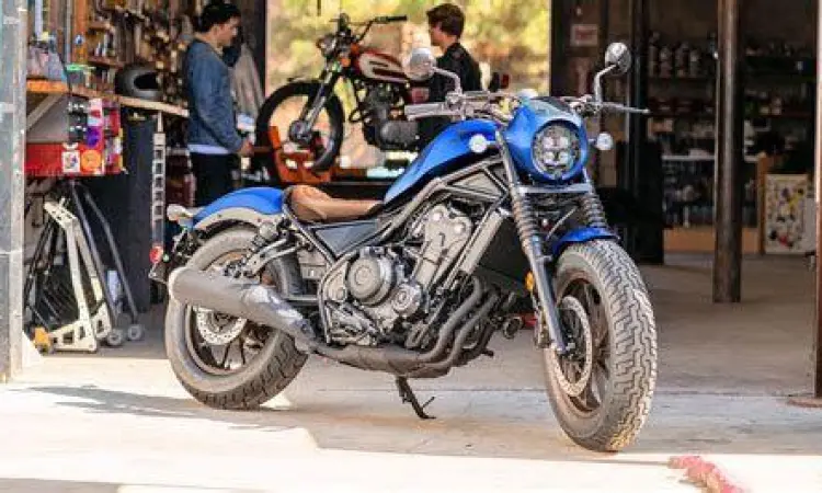 Honda Rebel 500 hitam elegan