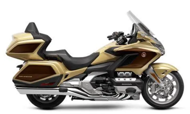 Honda Gold Wing sedang touring