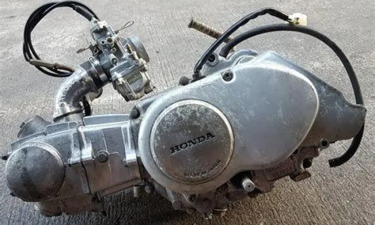 Mesin horizontal Honda 50cc pada model Monkey dan Gorilla