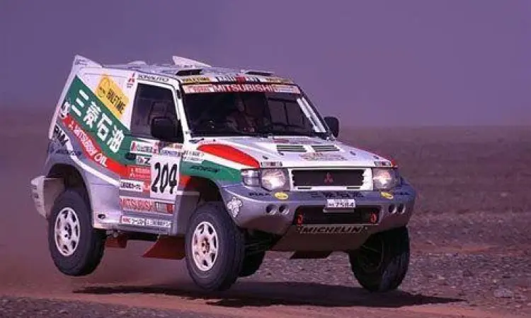 Mitsubishi Pajero Evolution versi balap Dakar Rally