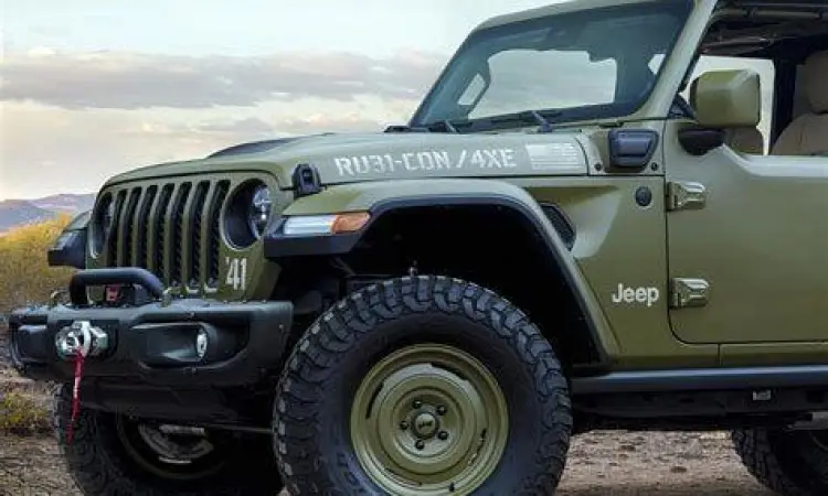 Jeep Wrangler Rubicon JL sedang melewati genangan air