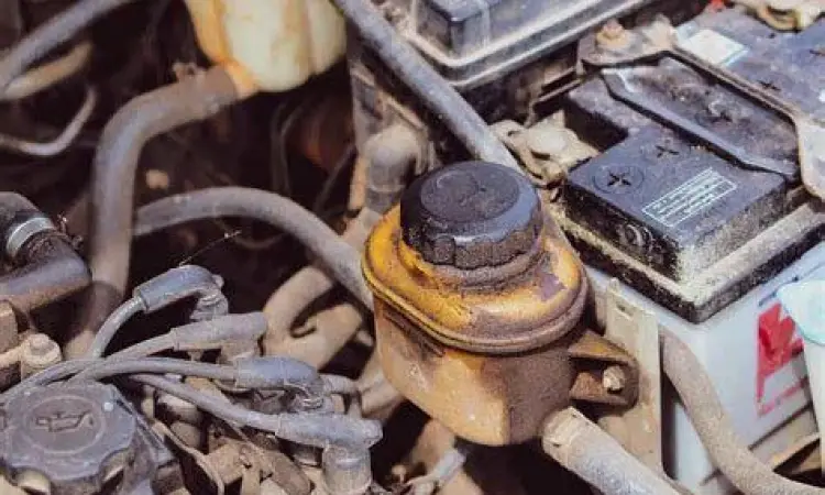 Korosi pada terminal aki yang mengganggu tegangan aki normal