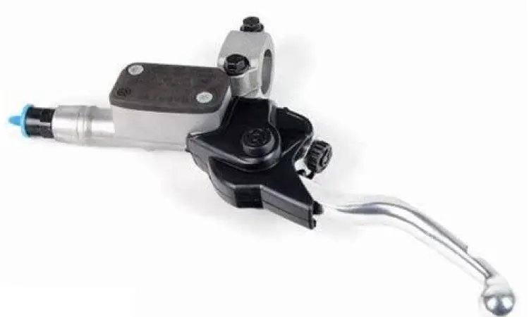 Master cylinder kopling hidrolik di stang motor