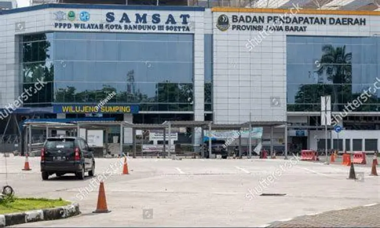 Gedung kantor Samsat tempat mengurus bbnkb motor baru