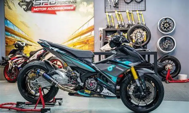 Yamaha MX King modifikasi racing look dengan knalpot racing dan ban balap