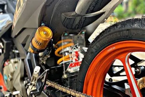 Detail Upgrade Kaki-kaki MX King Suspensi Ohlins dan pengereman Brembo pada modifikasi MX King