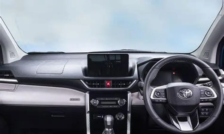 Interior mewah Toyota Veloz dengan dashboard modern