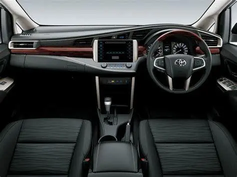 Interior Innova Reborn Interior kabin Toyota Innova Reborn bensin yang luas