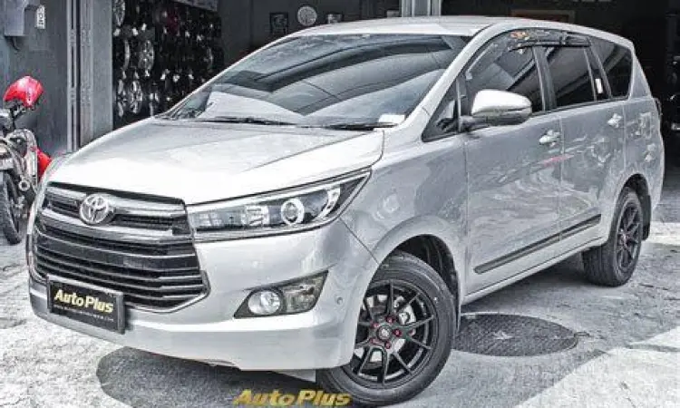 Modifikasi ringan Innova Reborn bensin dengan velg elegan