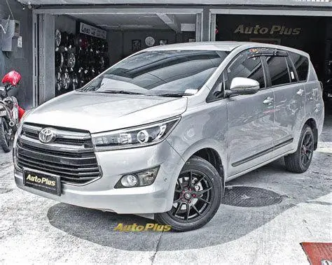 Modifikasi Innova Reborn Modifikasi ringan Innova Reborn bensin dengan velg elegan