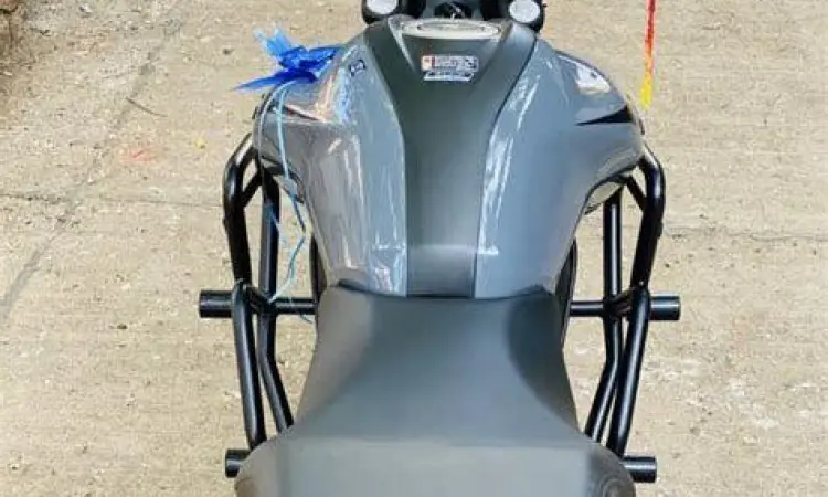 Aksesori Motor Touring Modifikasi motor touring murah dengan box dan windshield