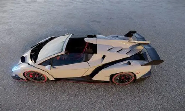 Lamborghini Veneno Roadster sedang melaju di jalanan