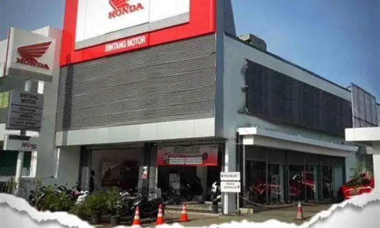 Suasana dealer resmi Honda Astra