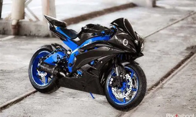 Modifikasi motor sport dengan livery premium