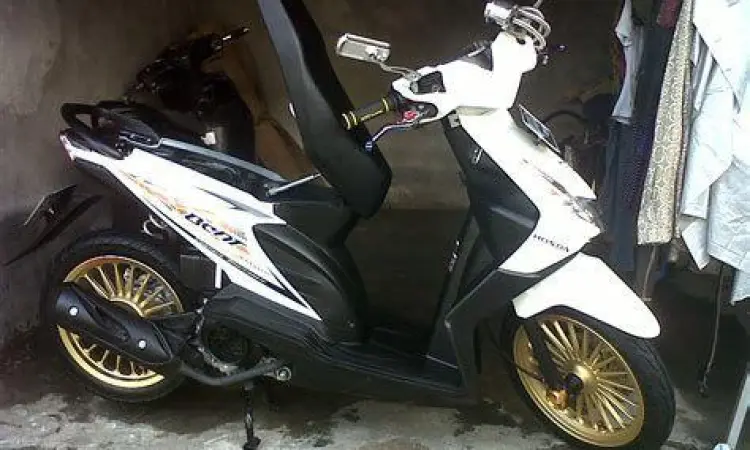 Inspirasi modifikasi motor beat putih simpel