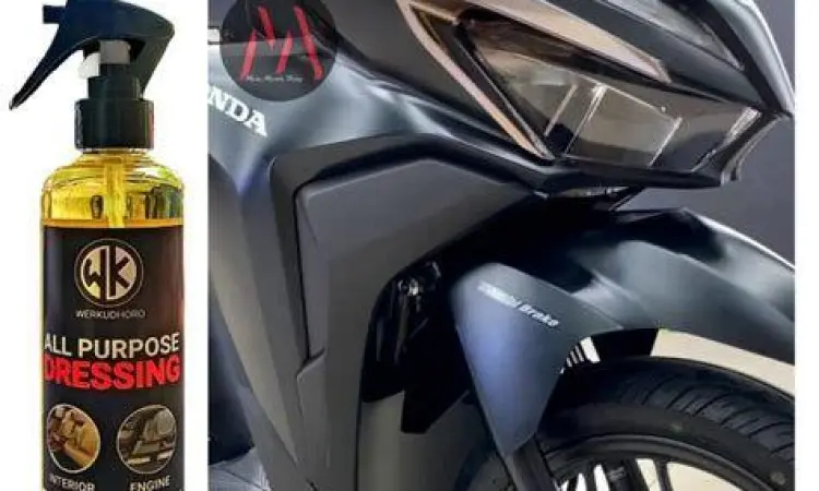 Proses pembersihan bodi motor mio m3 merah