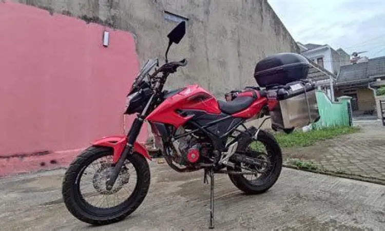 CB150R Old Touring Style Modifikasi CB150R Old gaya touring adventure
